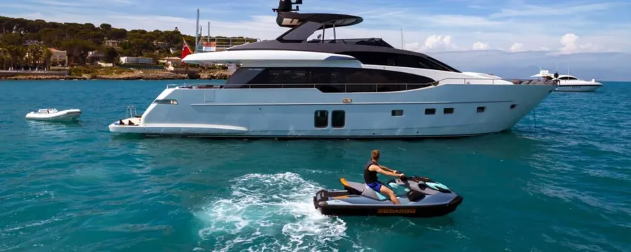 Photo — un yacht de la flotte Christel Pocachard Yachting